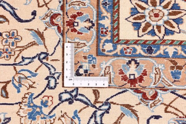 Nain Persian Rug 220 × 320 cm, Wool and Silk, hand-knotted — view 9