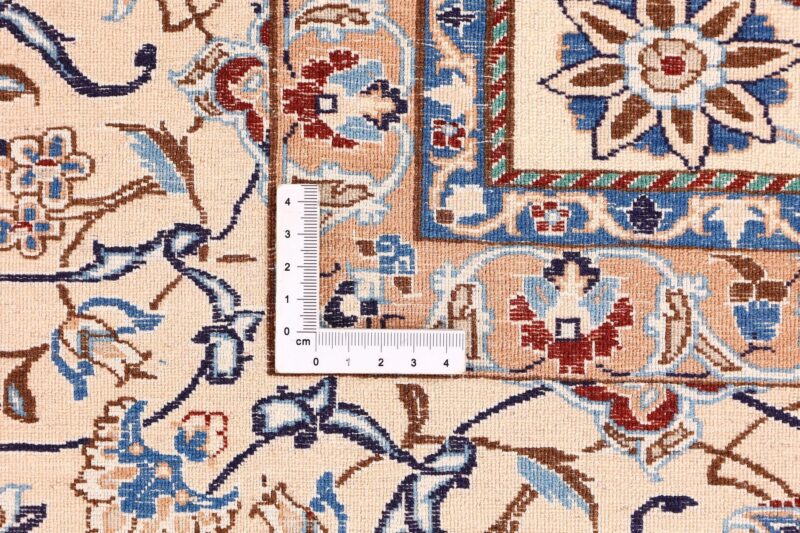 Nain Persian Rug 220 × 320 cm, Wool and Silk, hand-knotted — view 9