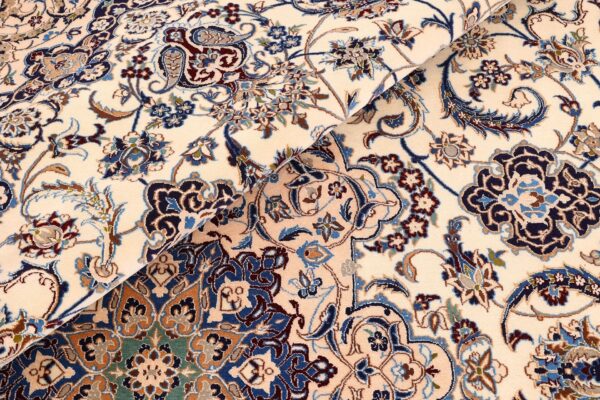 Nain Persian Rug 224 × 317 cm, Wool and Silk, hand-knotted — view 9 Nain Persian Rug 224 × 317 cm, Wool and Silk, hand-knotted — view 9