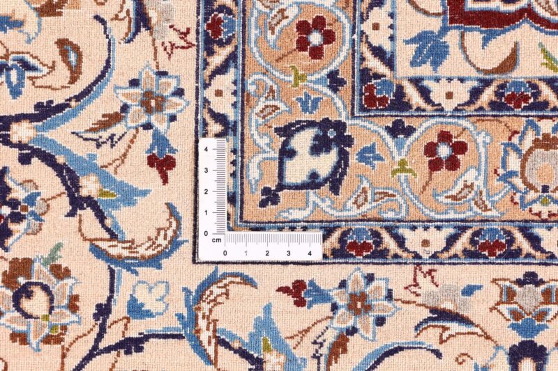 Nain Persian Rug 224 × 317 cm, Wool and Silk, hand-knotted — view 10 Nain Persian Rug 224 × 317 cm, Wool and Silk, hand-knotted — view 10