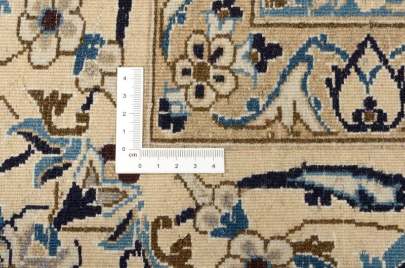 Nain Persian Rug 240 × 345 cm, Wool and Silk, hand-knotted — view 3