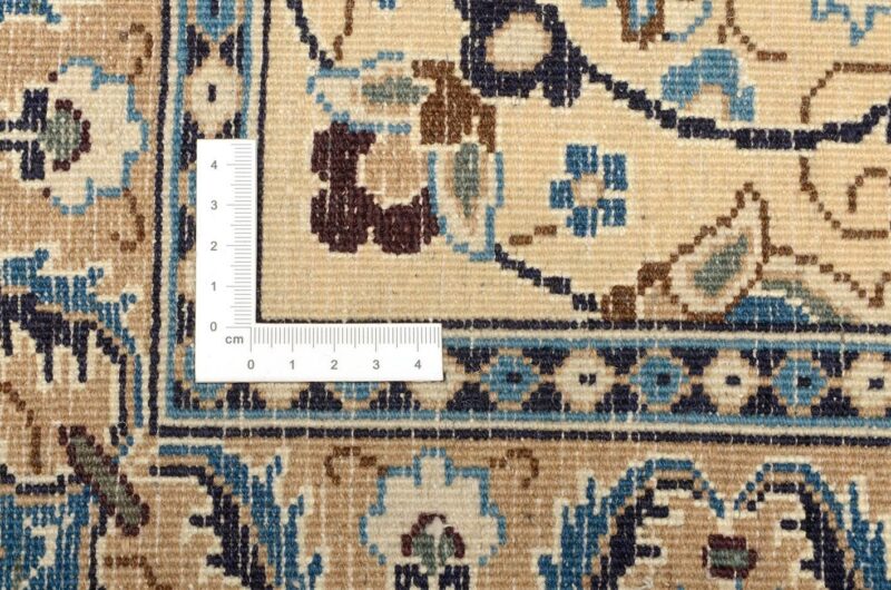 Nain Persian Rug 241 × 335 cm, Wool and Silk, hand-knotted — view 3