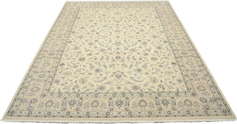 Nain Persian Rug 253 × 367 cm, Wool and Silk, hand-knotted — view 2 Nain Persian Rug 253 × 367 cm, Wool and Silk, hand-knotted — view 2