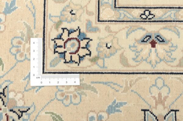 Nain Persian Rug 253 × 367 cm, Wool and Silk, hand-knotted — view 3 Nain Persian Rug 253 × 367 cm, Wool and Silk, hand-knotted — view 3