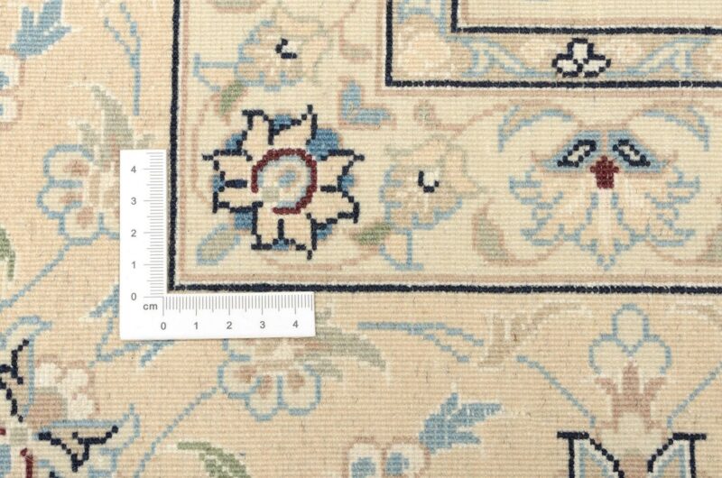 Nain Persian Rug 253 × 367 cm, Wool and Silk, hand-knotted — view 3 Nain Persian Rug 253 × 367 cm, Wool and Silk, hand-knotted — view 3