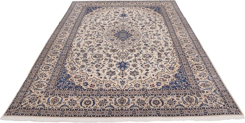 Nain Persian Rug 258 × 372 cm, Wool and Silk, hand-knotted — view 2