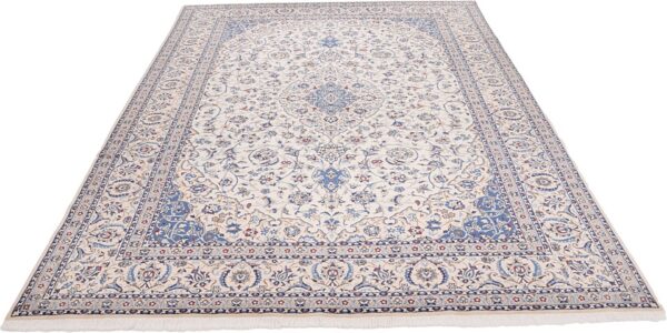 Nain Persian Rug 258 × 372 cm, Wool and Silk, hand-knotted — view 3