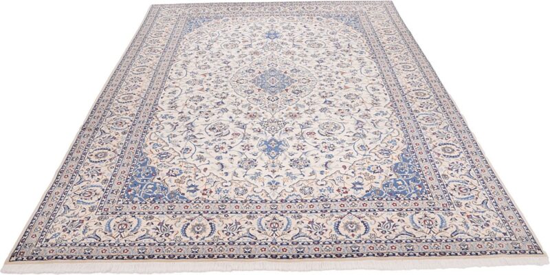 Nain Persian Rug 258 × 372 cm, Wool and Silk, hand-knotted — view 3
