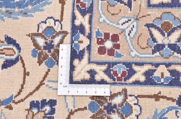 Nain Persian Rug 258 × 372 cm, Wool and Silk, hand-knotted — view 4
