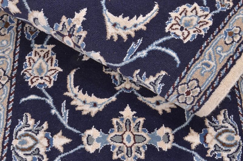 Nain Persian Rug 68 × 303 cm, Wool and Silk, hand-knotted — view 5 Nain Persian Rug 68 × 303 cm, Wool and Silk, hand-knotted — view 5