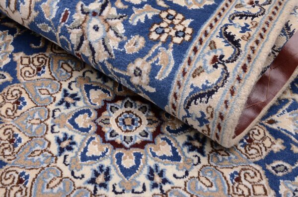 Nain Persian Rug 78 × 207 cm, Wool and Silk, hand-knotted — view 4 Nain Persian Rug 78 × 207 cm, Wool and Silk, hand-knotted — view 4