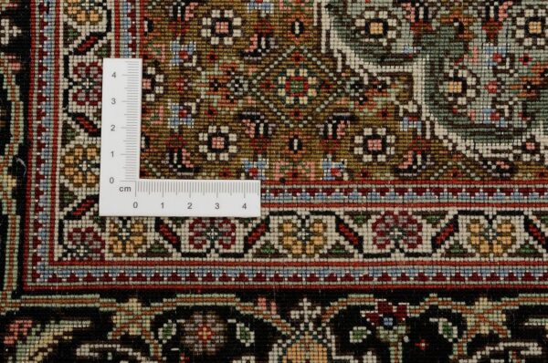 Tabriz Persian Rug 100 × 157 cm, Wool and Silk, hand-knotted — view 3