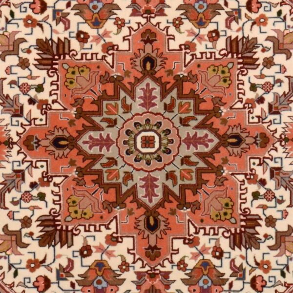 Tabriz Persian Rug 102 × 160 cm, Wool and Silk, hand-knotted — view 4