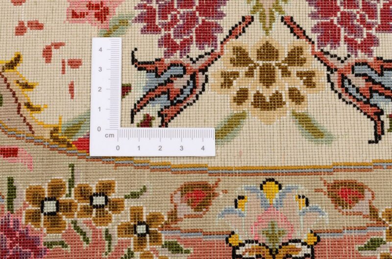Tabriz Persian Rug 103 × 103 cm, Wool and Silk, hand-knotted — view 3