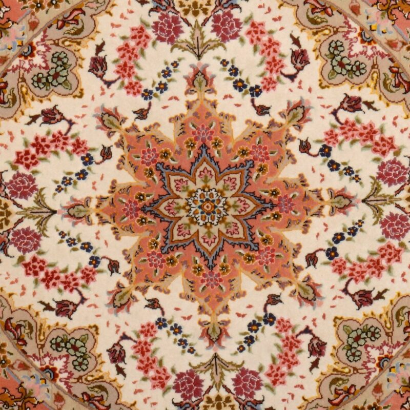 Tabriz Persian Rug 103 × 103 cm, Wool and Silk, hand-knotted — view 4