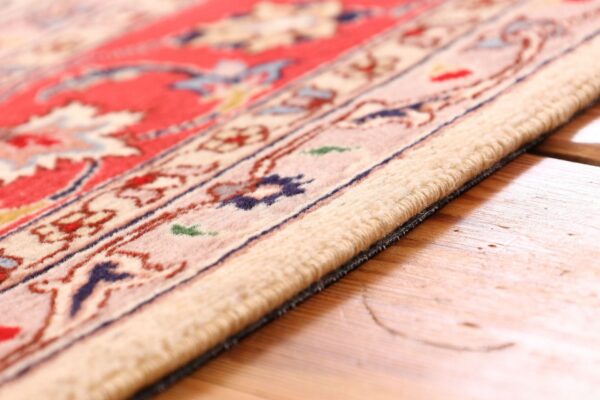 Tabriz Persian Rug 153 × 202 cm, Wool and Silk, hand-knotted — view 6