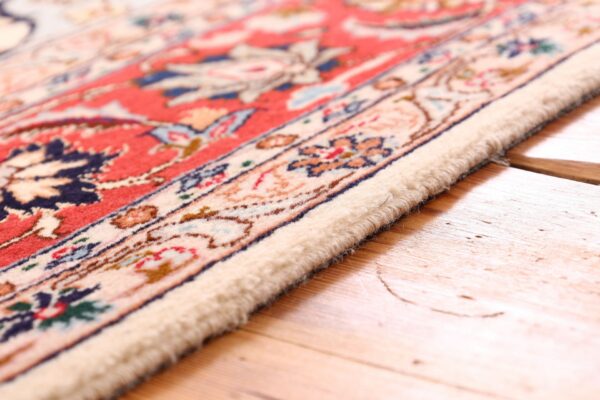 Tabriz Persian Rug 155 × 215 cm, Wool and Silk, hand-knotted — view 6