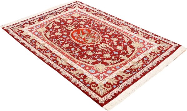 Tabriz Persian Rug 156 × 208 cm, Wool and Silk, hand-knotted — view 4 Tabriz Persian Rug 156 × 208 cm, Wool and Silk, hand-knotted — view 4