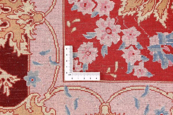 Tabriz Persian Rug 156 × 208 cm, Wool and Silk, hand-knotted — view 9 Tabriz Persian Rug 156 × 208 cm, Wool and Silk, hand-knotted — view 9