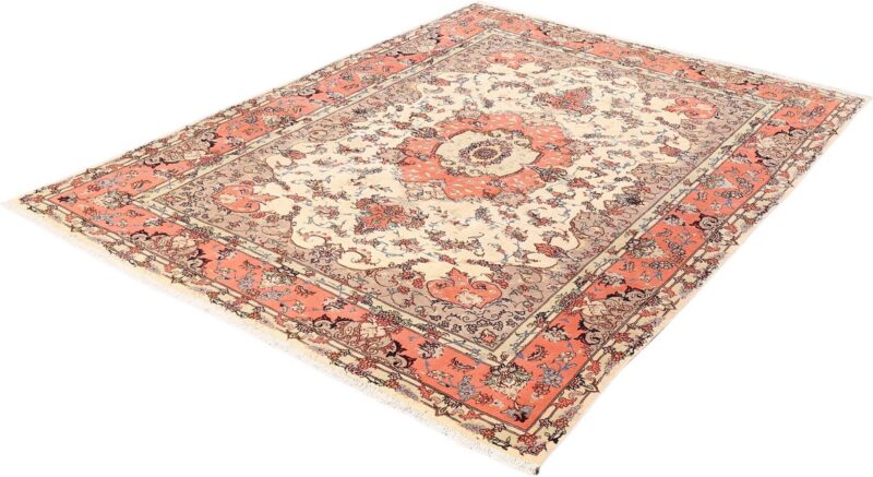 Tabriz Persian Rug 195 × 270 cm, Wool and Silk, hand-knotted — view 3