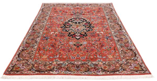 Tabriz Persian Rug 195 × 295 cm, Wool and Silk, hand-knotted — view 2 Tabriz Persian Rug 195 × 295 cm, Wool and Silk, hand-knotted — view 2