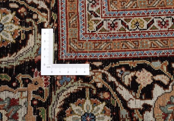 Tabriz Persian Rug 200 × 298 cm, Wool and Silk, hand-knotted — view 3