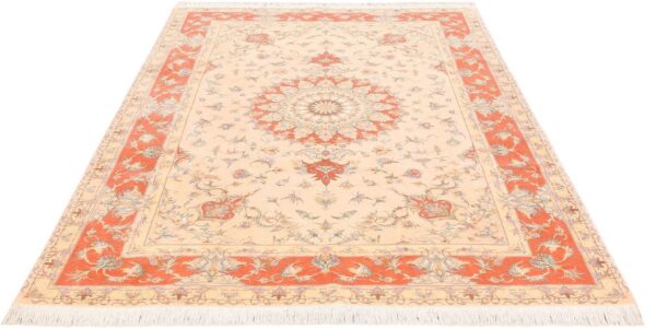 Tabriz Persian Rug 205 × 298 cm, Wool and Silk, hand-knotted — view 2 Tabriz Persian Rug 205 × 298 cm, Wool and Silk, hand-knotted — view 2