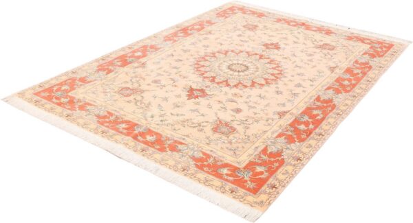 Tabriz Persian Rug 205 × 298 cm, Wool and Silk, hand-knotted — view 3 Tabriz Persian Rug 205 × 298 cm, Wool and Silk, hand-knotted — view 3