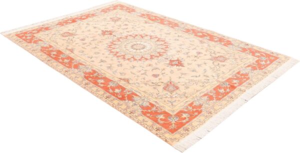 Tabriz Persian Rug 205 × 298 cm, Wool and Silk, hand-knotted — view 4 Tabriz Persian Rug 205 × 298 cm, Wool and Silk, hand-knotted — view 4