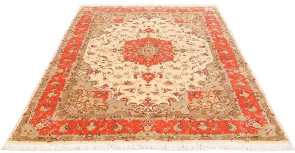 Tabriz Persian Rug 205 × 300 cm, Wool and Silk, hand-knotted — view 2